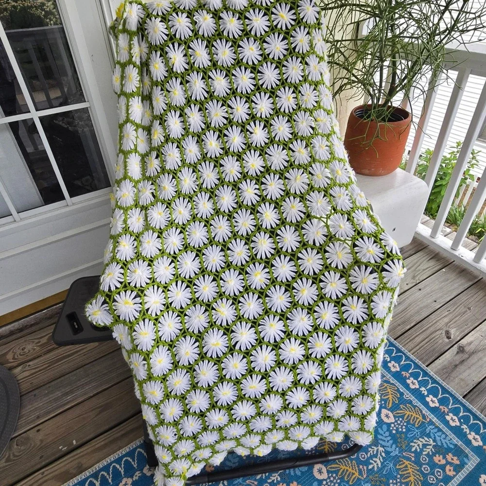 Vintage Crochet Daisy Afghan Blanket 3D Flower Granny Square 76x45 Cottagecore